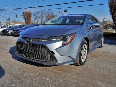 Used 2021 Toyota Corolla LE image 2