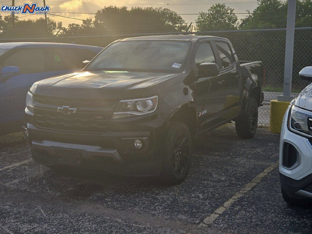 Used 2021 Chevrolet Colorado Z71 w/ Z71 Midnight Edition AWD/4WD image 3