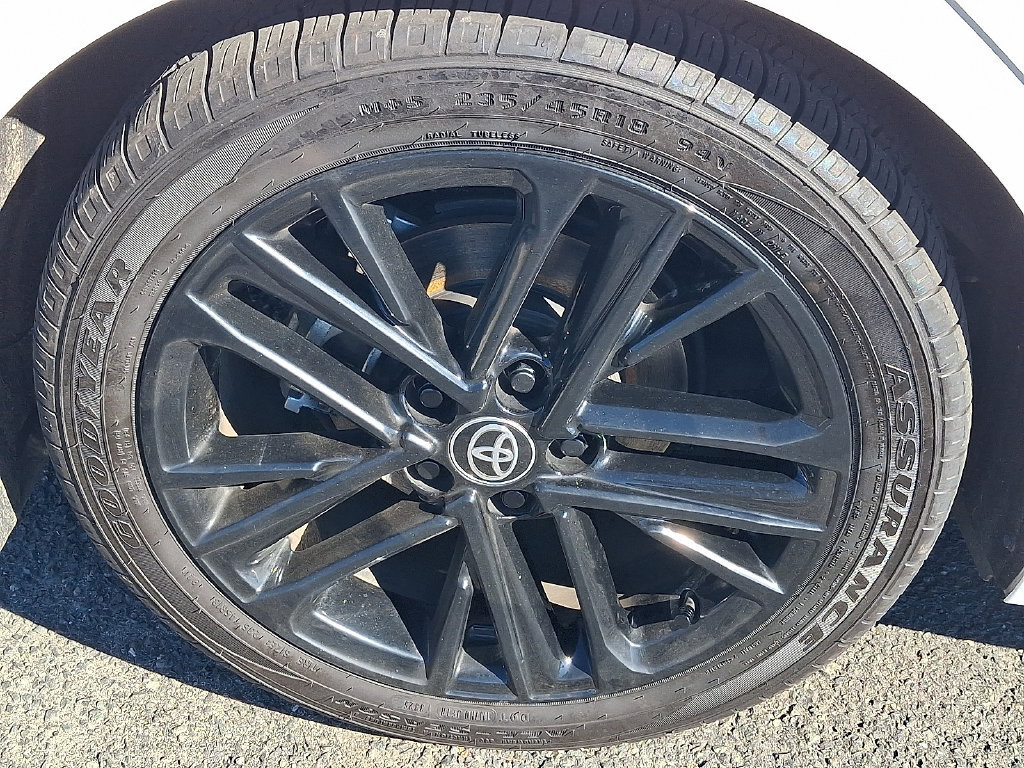 Used 2025 Toyota Camry SE FWD image 9