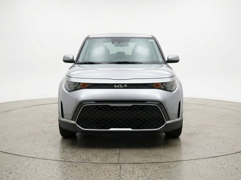 Used 2025 Kia Soul LX w/ LX Technology Package image 2
