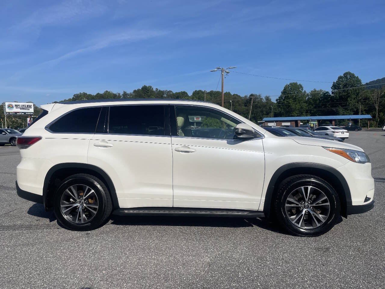 Used 2016 Toyota Highlander XLE AWD/4WD image 6