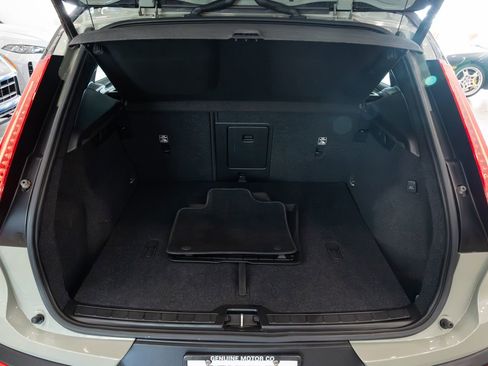 Used 2022 Volvo XC40 P8 Recharge Plus AWD/4WD image 8