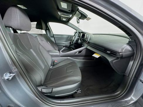 New 2026 Hyundai Elantra Sport FWD image 40