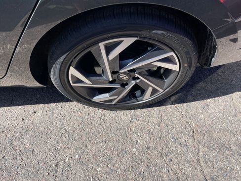 Used 2025 Hyundai Elantra Limited image 33