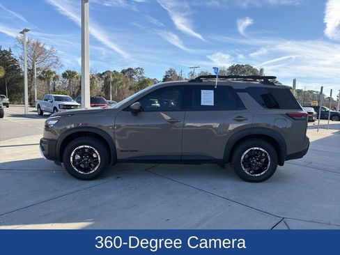 Used 2025 Nissan Pathfinder Rock Creek image 4