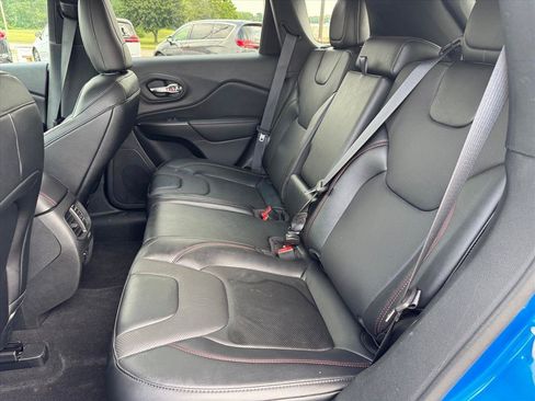 Used 2022 Jeep Cherokee Trailhawk w/ Premium Leather Package AWD/4WD image 10