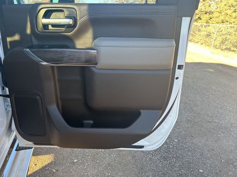 Used 2022 Chevrolet Silverado 2500 LTZ w/ LTZ Convenience Package image 33