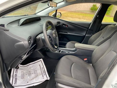 Used 2022 Toyota Prius LE FWD image 27