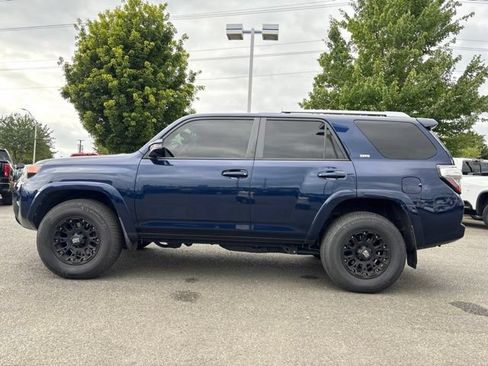 Used 2018 Toyota 4Runner SR5 Premium AWD/4WD image 2