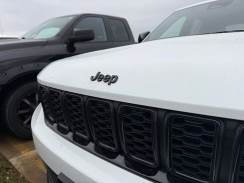 New 2025 Jeep Grand Cherokee Limited w/ Black Appearance Package image 2