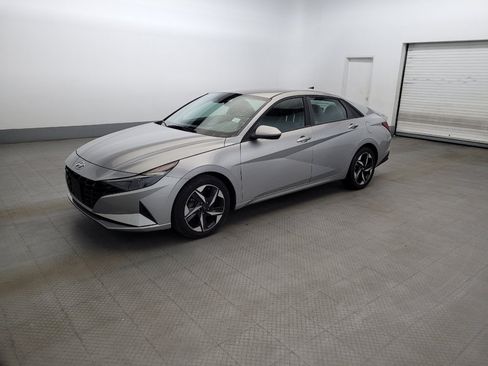 Used 2023 Hyundai Elantra SEL w/ Convenience Package FWD image 2