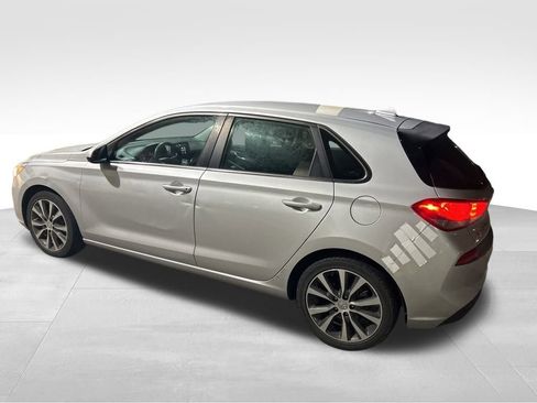 Used 2018 Hyundai Elantra GT image 2