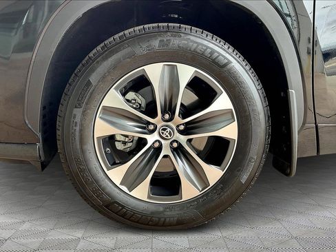 Used 2025 Toyota Highlander XLE image 33