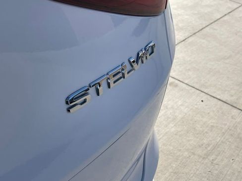 Used 2022 Alfa Romeo Stelvio Veloce image 7