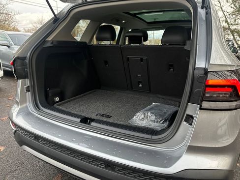 New 2025 Volkswagen Taos SE image 27