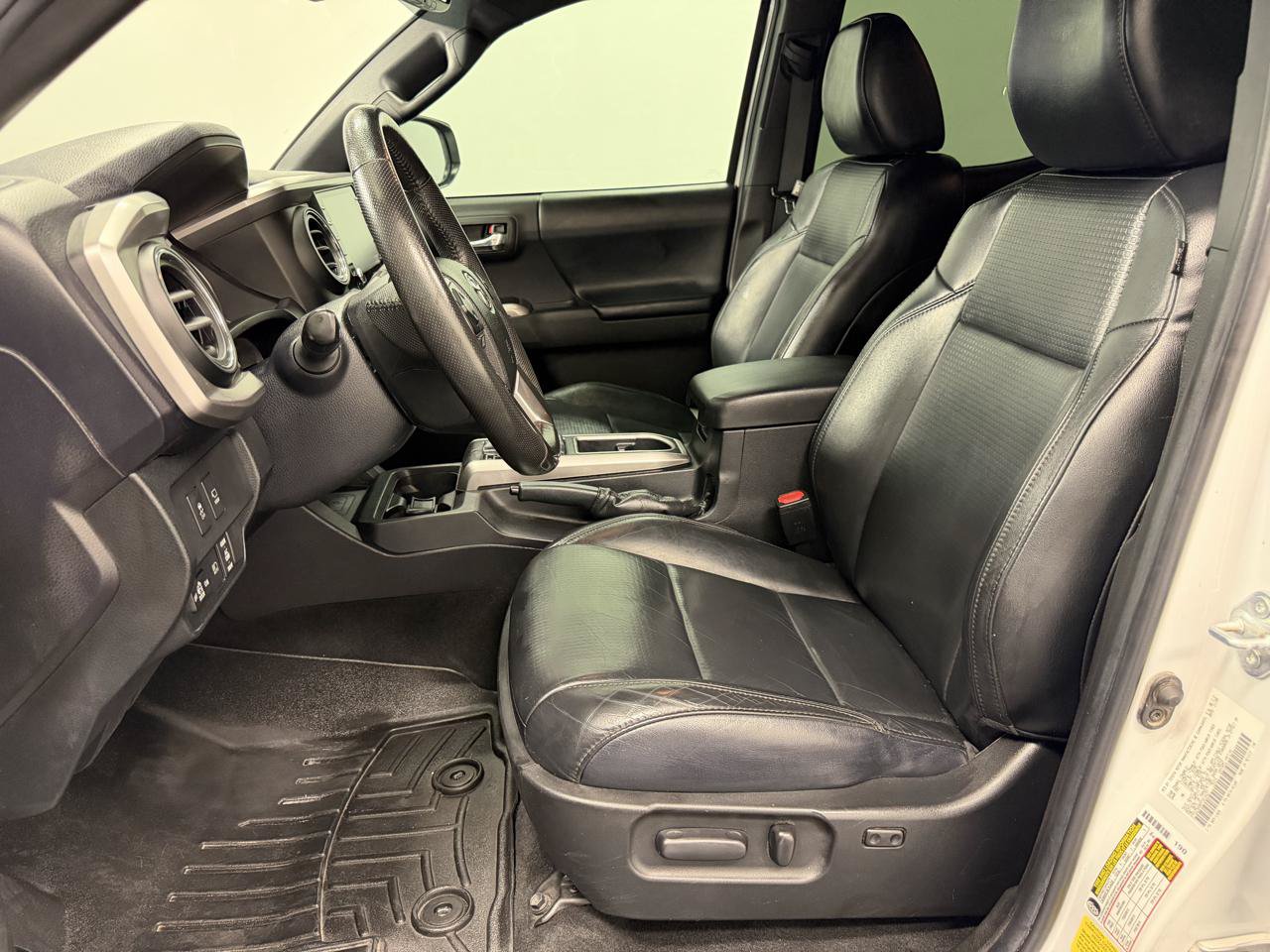 Used 2021 Toyota Tacoma Limited w/ Nightshade Package AWD/4WD image 4
