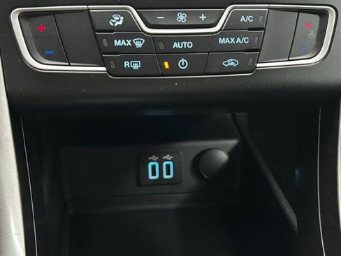 Used 2019 Ford Fusion SE image 21