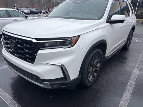 Used 2024 Honda Pilot Touring image 4
