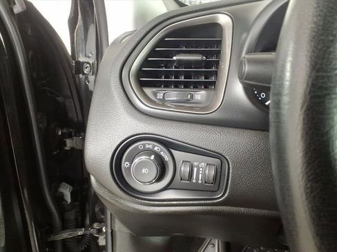 Used 2022 Jeep Renegade Limited image 29
