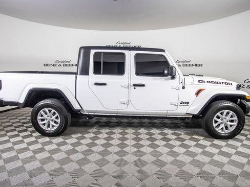 Used 2023 Jeep Gladiator Sport AWD/4WD image 13