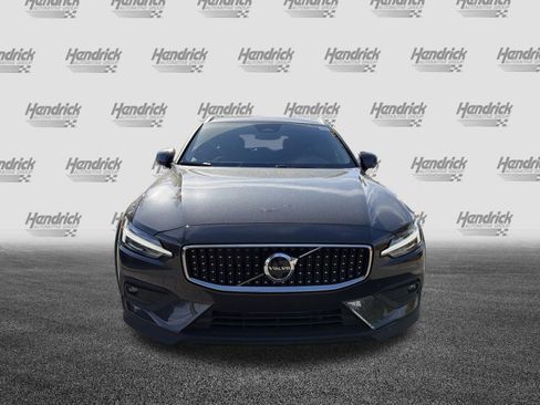 Certified 2025 Volvo V60 B5 Cross Country Plus image 3