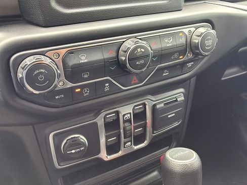 Used 2020 Jeep Gladiator Sport w/ Quick Order Package 24S AWD/4WD image 29