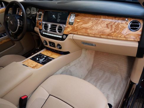 Used 2013 Rolls-Royce Ghost image 16