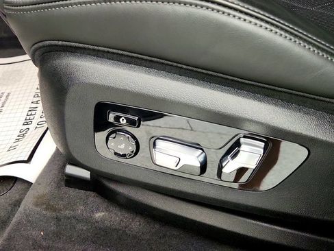 Used 2025 BMW XM AWD/4WD image 11