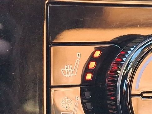 Used 2025 Nissan Pathfinder Platinum w/ Black Appearance Package image 19