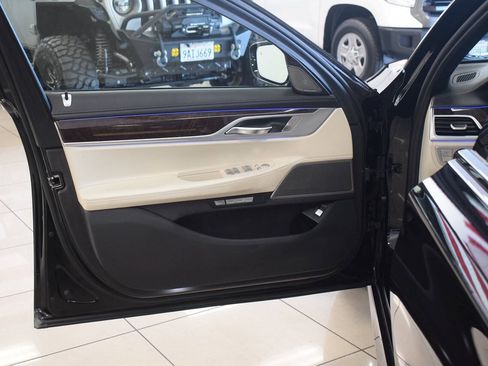 Used 2017 BMW 740i RWD image 42