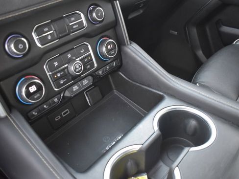 Used 2021 Chevrolet Suburban Premier w/ Premium Package image 30