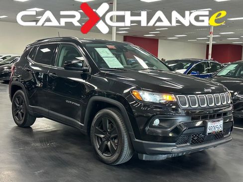 Used 2022 Jeep Compass Latitude image 1