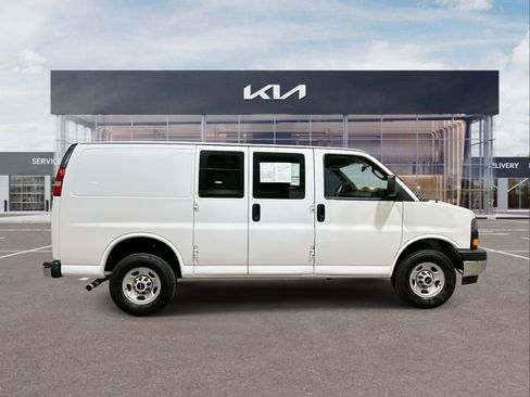 Used 2024 GMC Savana 2500 w/ Driver Convenience Package image 9