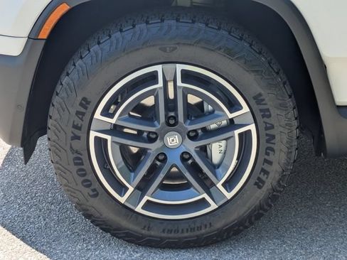 Used 2025 Rivian R1S Adventure AWD/4WD image 14
