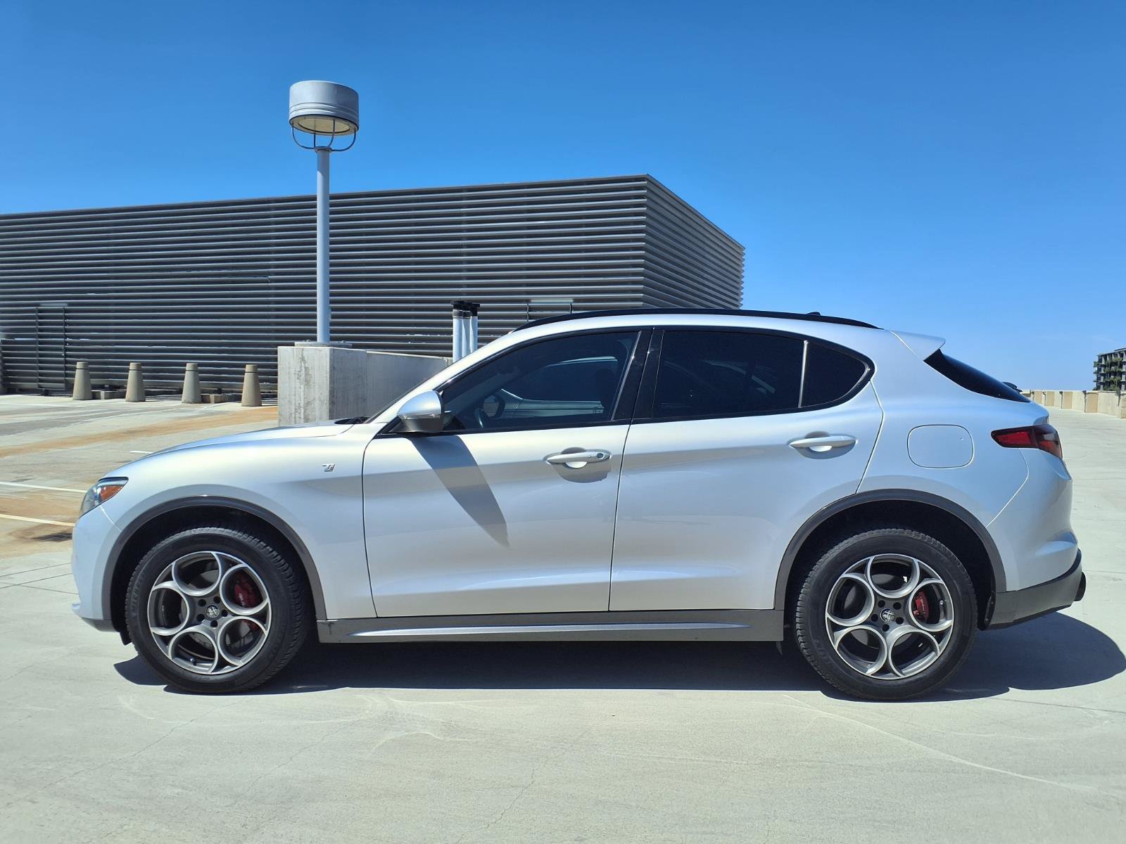 Used 2022 Alfa Romeo Stelvio Ti AWD/4WD image 3