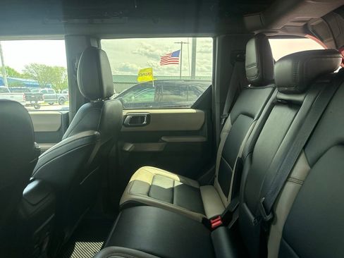 Used 2023 Ford Bronco Wildtrak AWD/4WD image 19