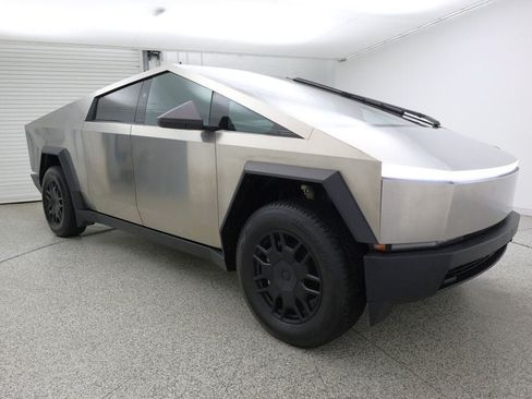 Used 2024 Tesla Cybertruck AWD Crew Cab image 3
