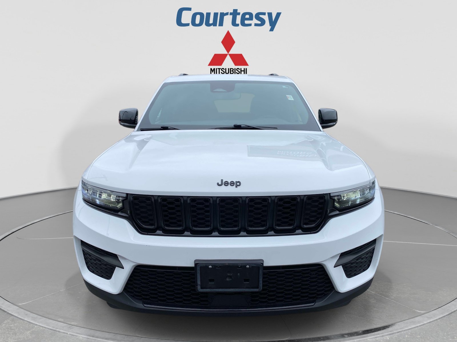 Used 2023 Jeep Grand Cherokee Altitude AWD/4WD image 10