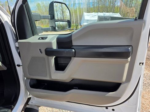 Used 2021 Ford F550 4x4 Regular Cab Super Duty image 17
