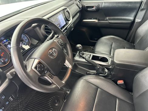 Used 2023 Toyota Tacoma Limited AWD/4WD image 9