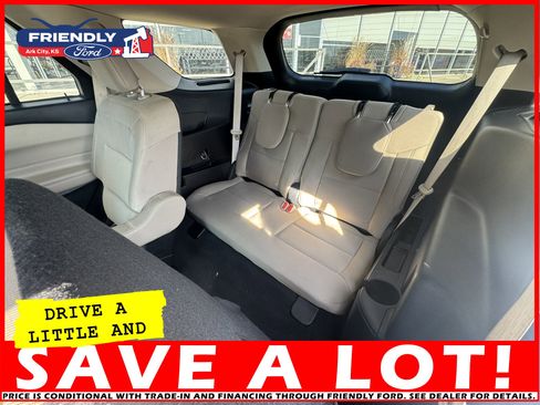 Used 2022 Ford Explorer XLT image 16