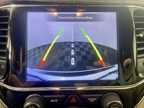 Used 2020 Jeep Grand Cherokee Limited w/ Luxury Group II image 20