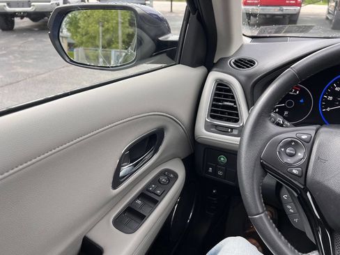 Used 2017 Honda HR-V EX-L image 9