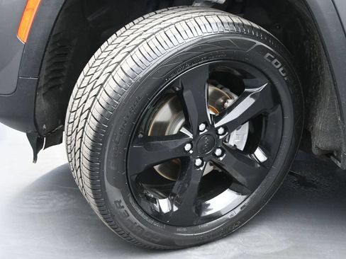 Used 2024 Jeep Grand Cherokee Altitude AWD/4WD image 22