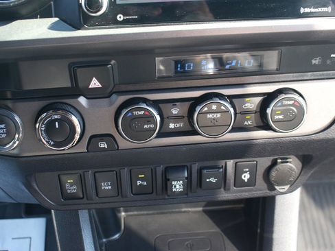 Used 2021 Toyota Tacoma TRD Sport w/ Technology Package AWD/4WD image 21