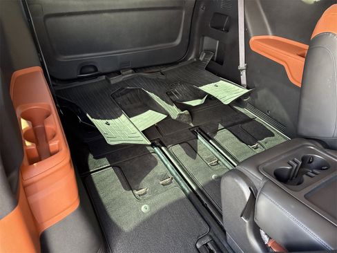 Used 2022 Kia Carnival SX image 32