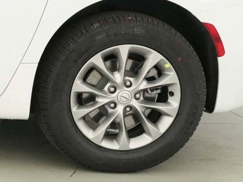 New 2026 Chrysler Pacifica Select image 37