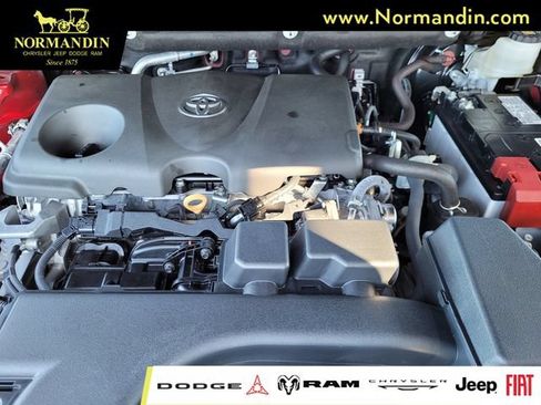 Used 2025 Toyota RAV4 XLE FWD image 20