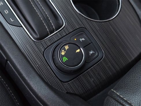 Used 2017 GMC Acadia SLT image 25