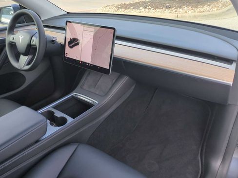 Used 2023 Tesla Model Y AWD image 27